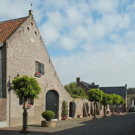 Het Gildehuis Met Sauna En Jacuzzi Stevensweert 外观 照片