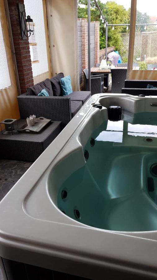 Het Gildehuis Met Sauna En Jacuzzi Stevensweert 外观 照片