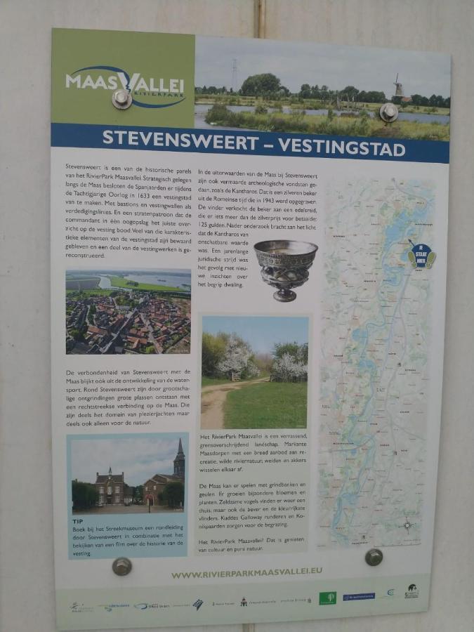 Het Gildehuis Met Sauna En Jacuzzi Stevensweert 外观 照片