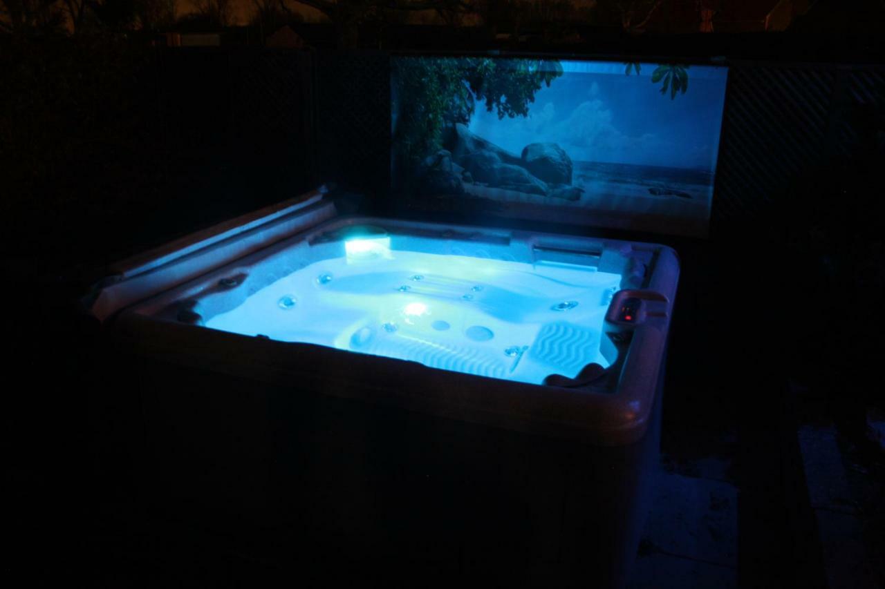 Het Gildehuis Met Sauna En Jacuzzi Stevensweert 外观 照片