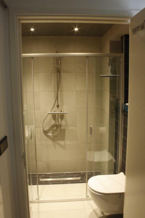 Het Gildehuis Met Sauna En Jacuzzi Stevensweert 外观 照片
