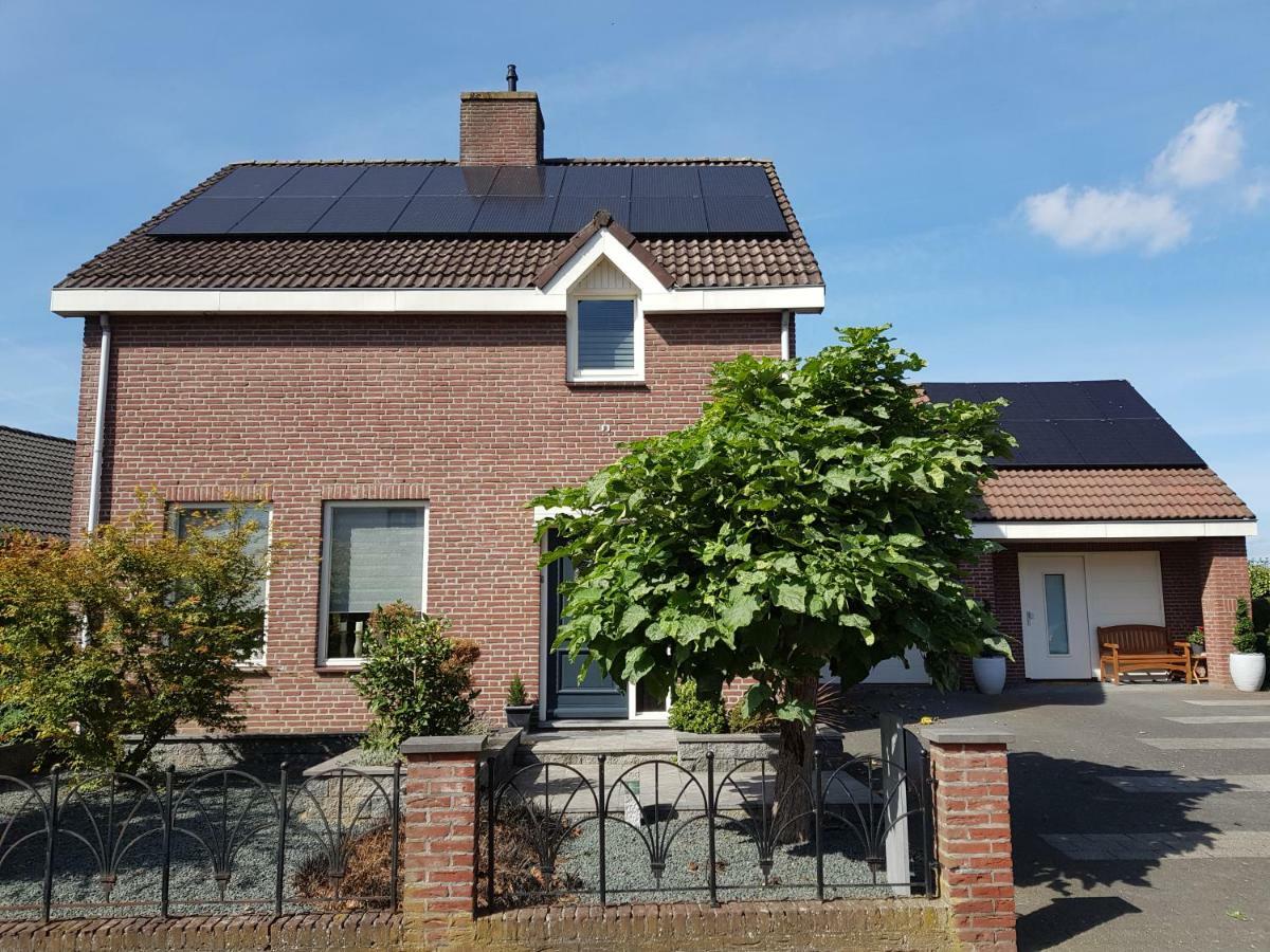 Het Gildehuis Met Sauna En Jacuzzi Stevensweert 外观 照片