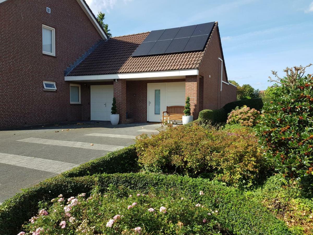 Het Gildehuis Met Sauna En Jacuzzi Stevensweert 外观 照片