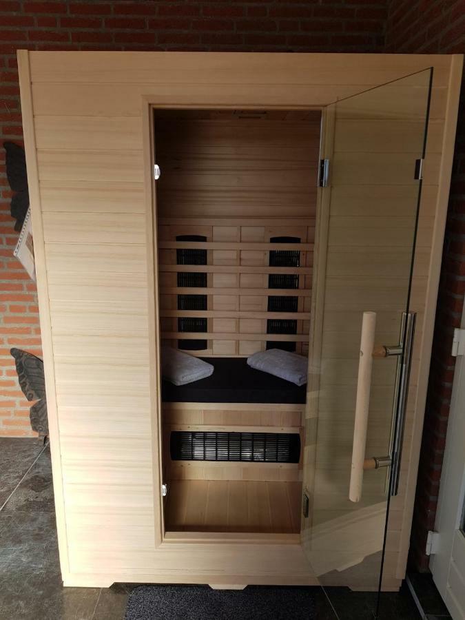 Het Gildehuis Met Sauna En Jacuzzi Stevensweert 外观 照片